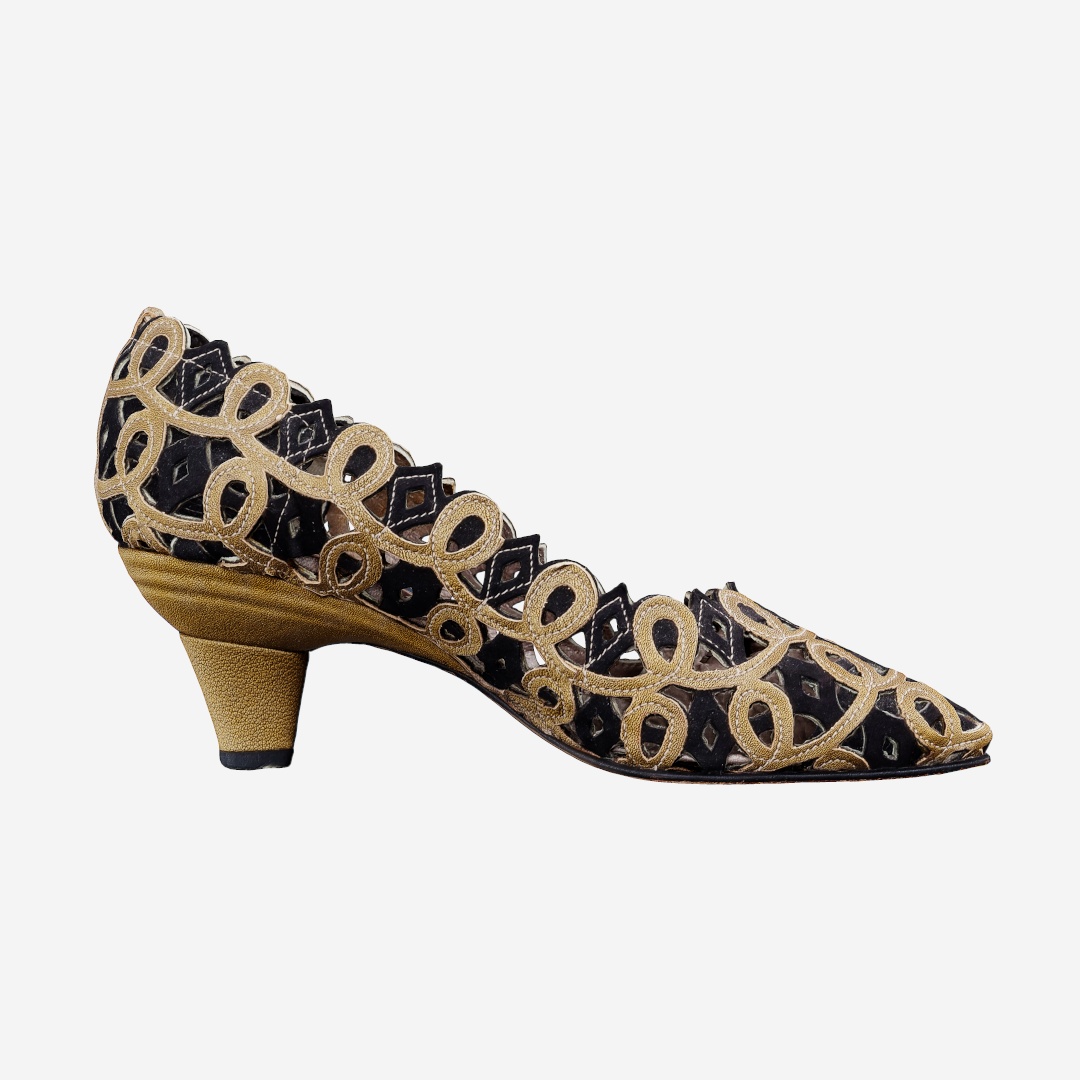 Curly Dancing Shoes Black and Gold Pumps